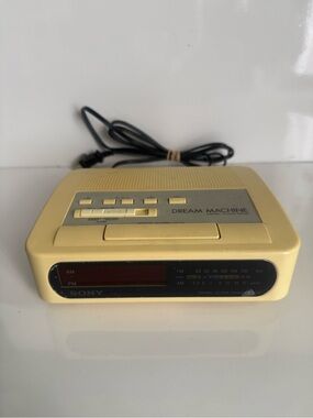 Vintage Sony Dream Machine AM/FM Alram Clock Radio Model No. ICF-C26